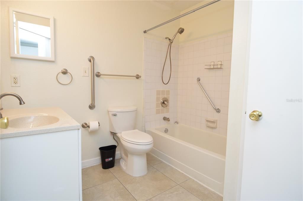 For Rent: $1,350 (1 beds, 1 baths, 844 Square Feet)