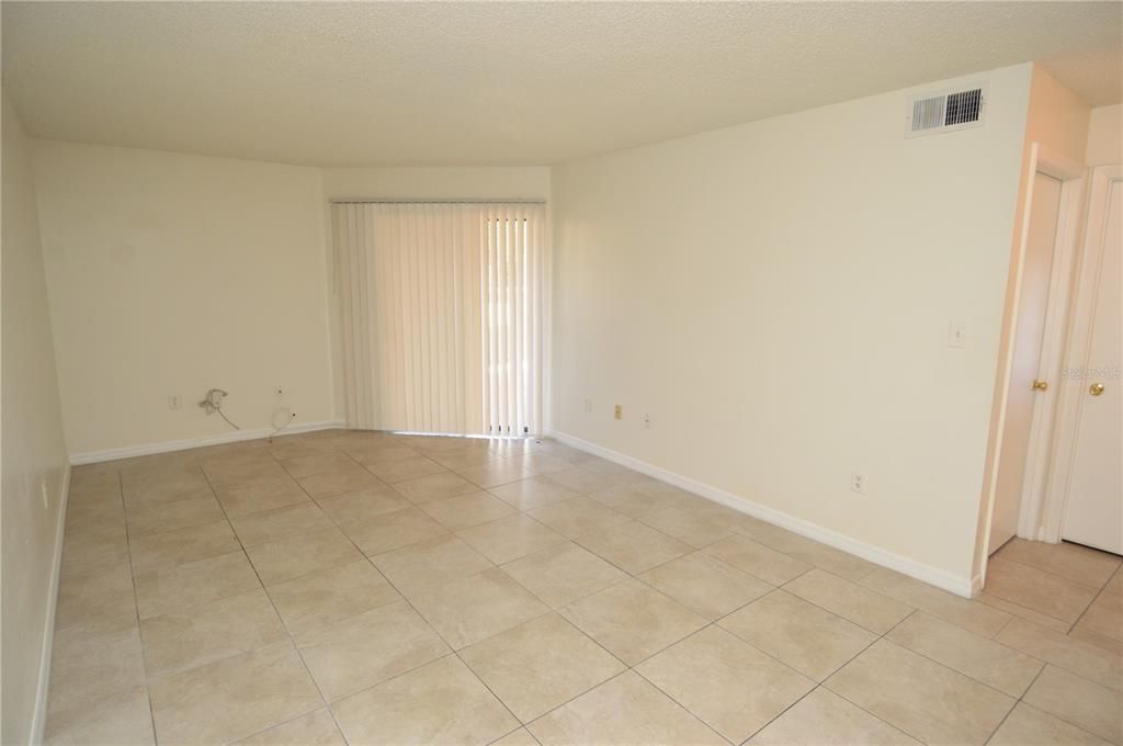 For Rent: $1,350 (1 beds, 1 baths, 844 Square Feet)