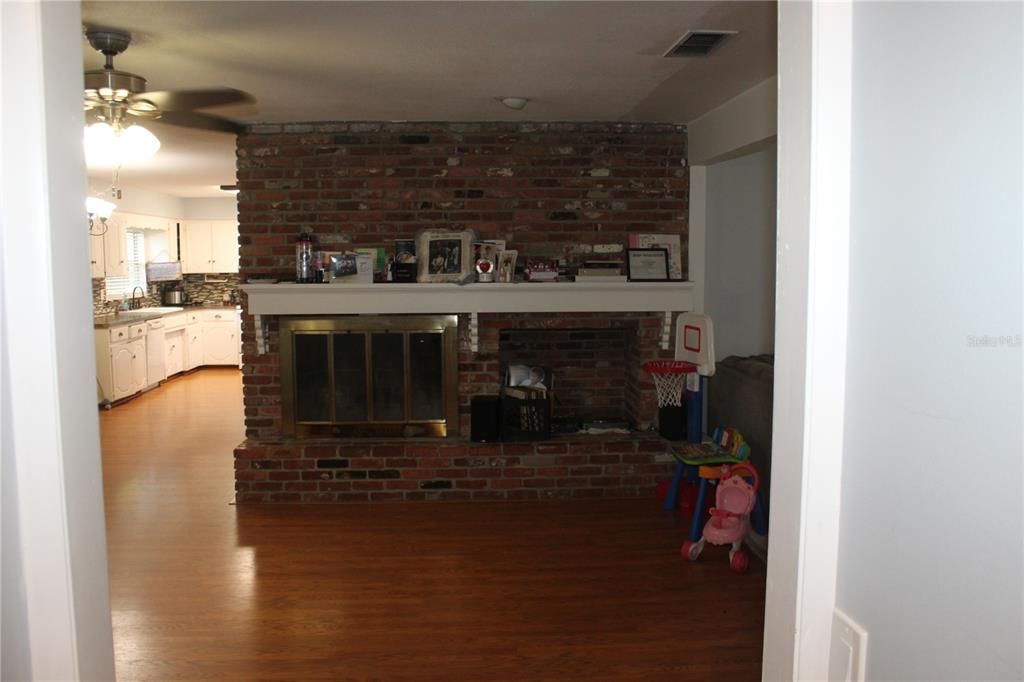 For Sale: $294,500 (4 beds, 2 baths, 1897 Square Feet)