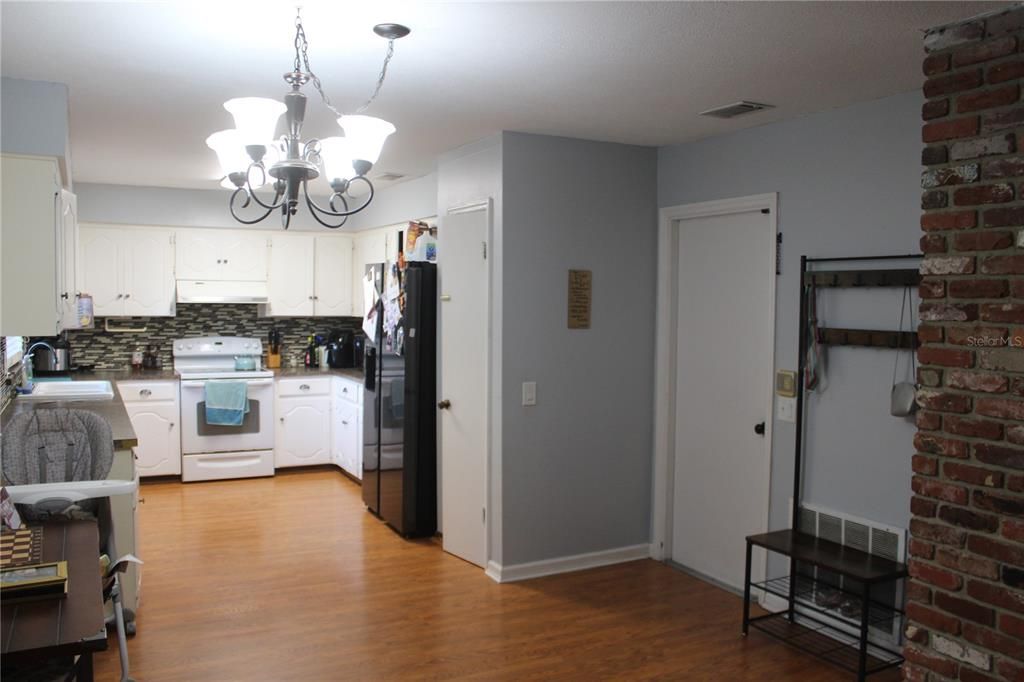 For Sale: $294,500 (4 beds, 2 baths, 1897 Square Feet)