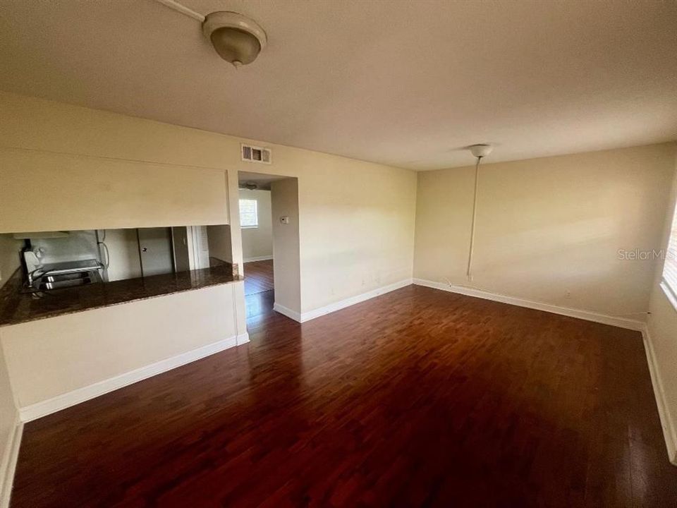 For Rent: $1,400 (1 beds, 1 baths, 600 Square Feet)