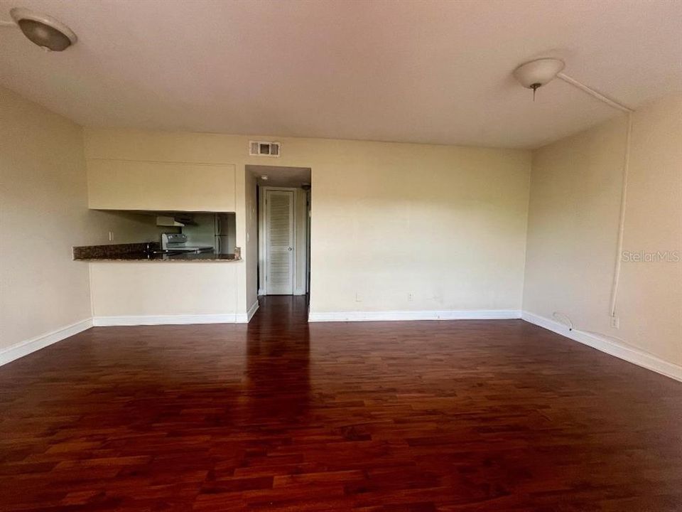 For Rent: $1,400 (1 beds, 1 baths, 600 Square Feet)