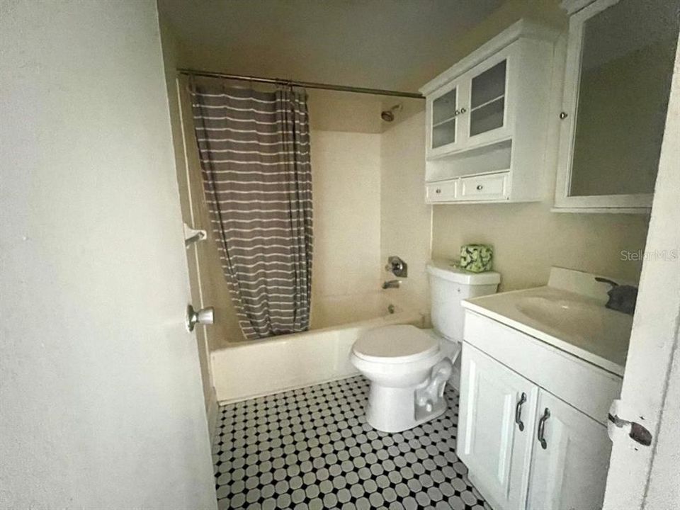 For Rent: $1,400 (1 beds, 1 baths, 600 Square Feet)