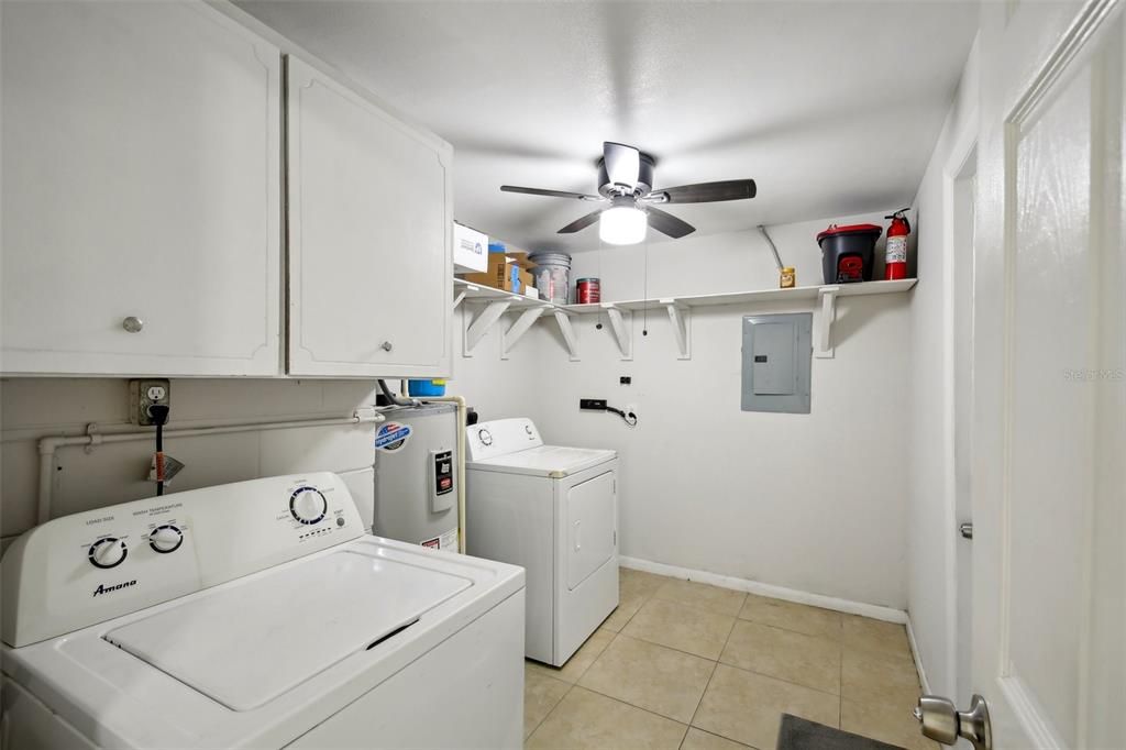 Active With Contract: $289,900 (3 beds, 1 baths, 989 Square Feet)