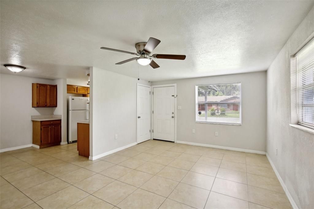 For Sale: $289,900 (3 beds, 1 baths, 989 Square Feet)