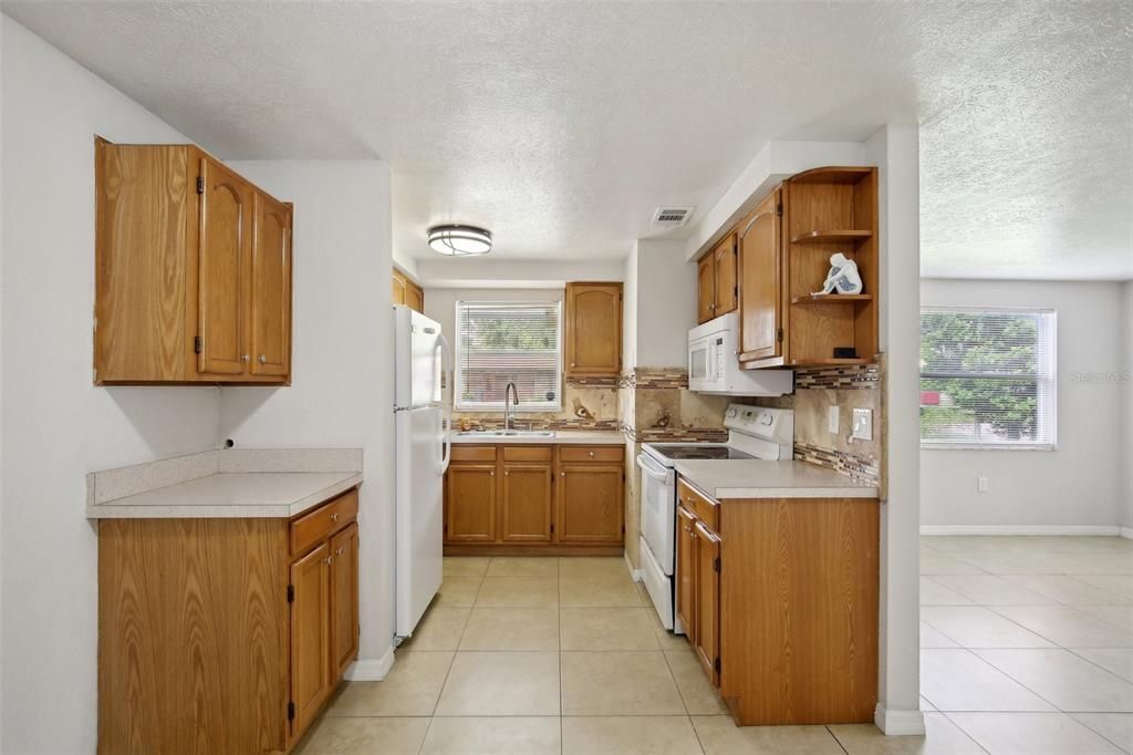 For Sale: $289,900 (3 beds, 1 baths, 989 Square Feet)