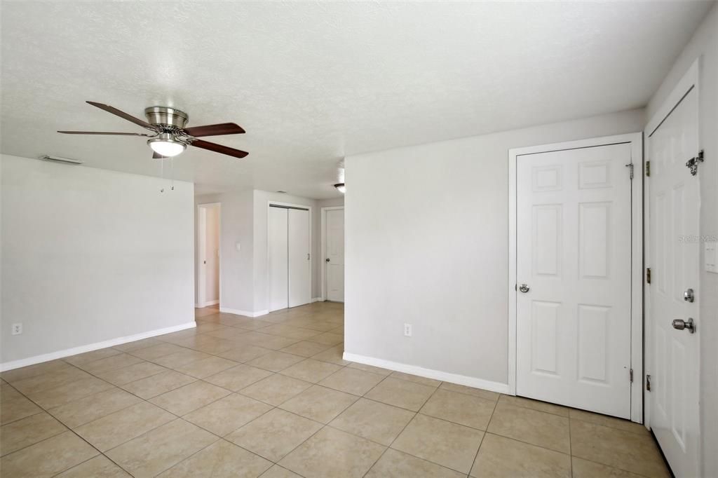 Active With Contract: $289,900 (3 beds, 1 baths, 989 Square Feet)