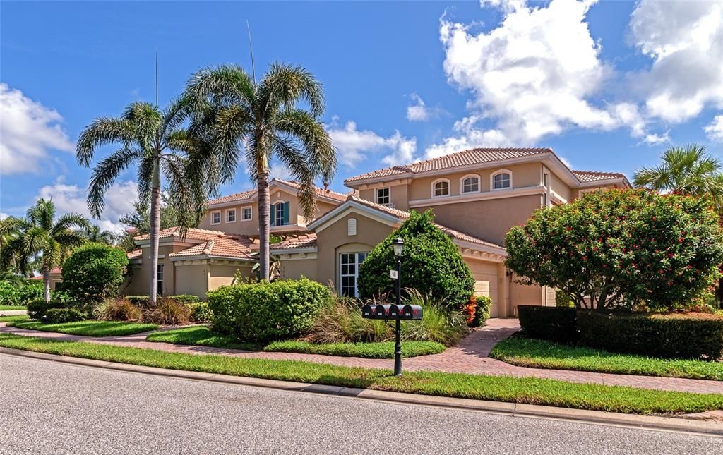 Great curb appeal and all new roof!