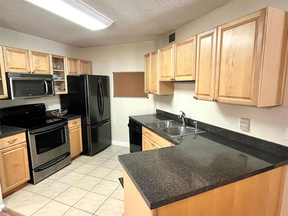 For Rent: $1,625 (1 beds, 1 baths, 800 Square Feet)