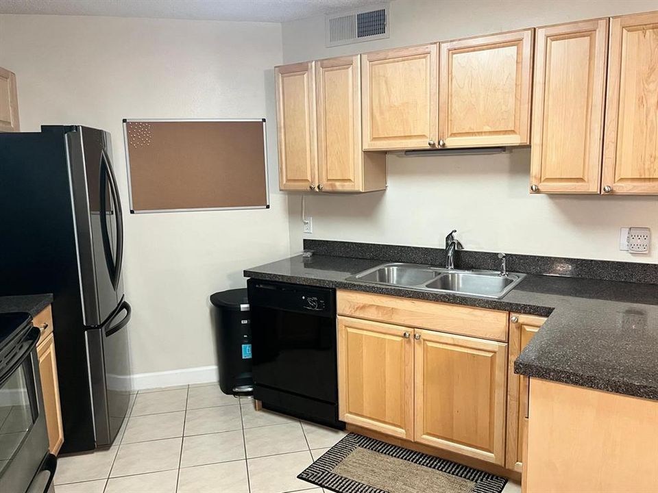 For Rent: $1,625 (1 beds, 1 baths, 800 Square Feet)