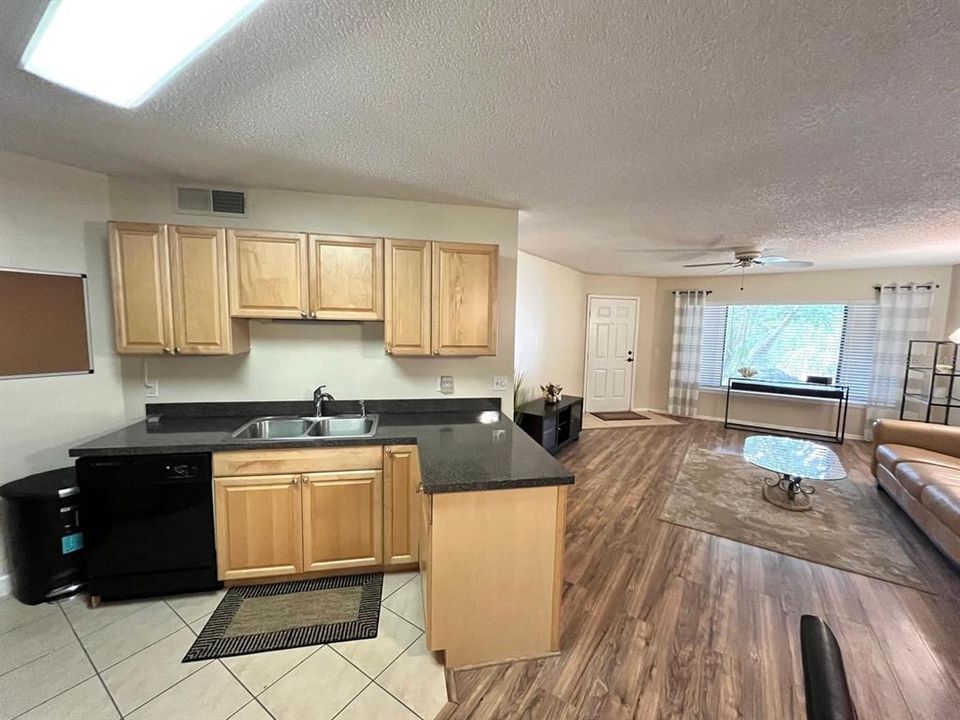 For Rent: $1,625 (1 beds, 1 baths, 800 Square Feet)