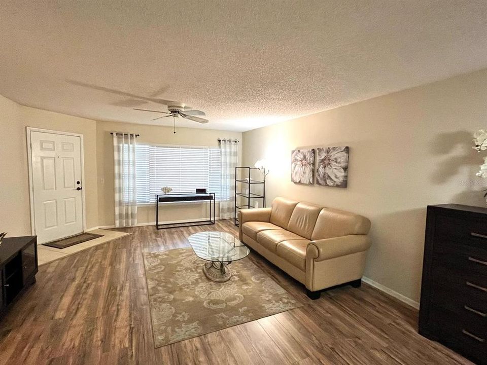 For Rent: $1,625 (1 beds, 1 baths, 800 Square Feet)