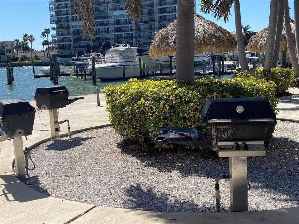 There are lots of grills located near the Tiki huts in the Bay Island community