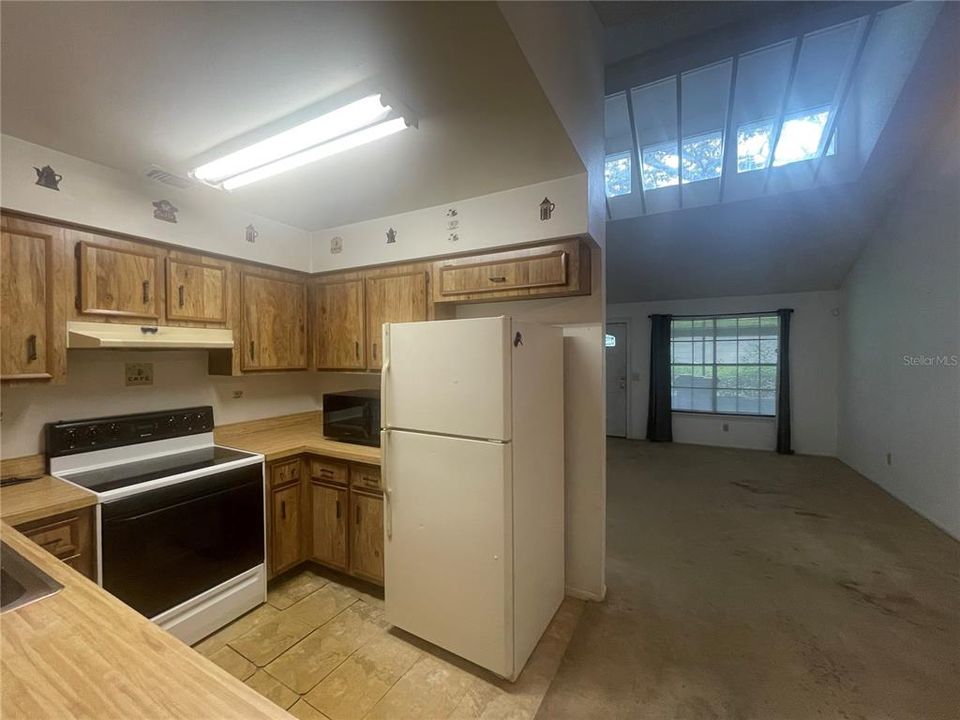 For Sale: $149,000 (2 beds, 2 baths, 938 Square Feet)