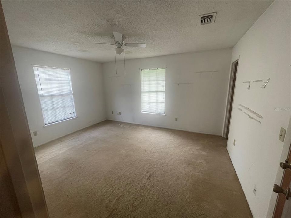 For Sale: $149,000 (2 beds, 2 baths, 938 Square Feet)