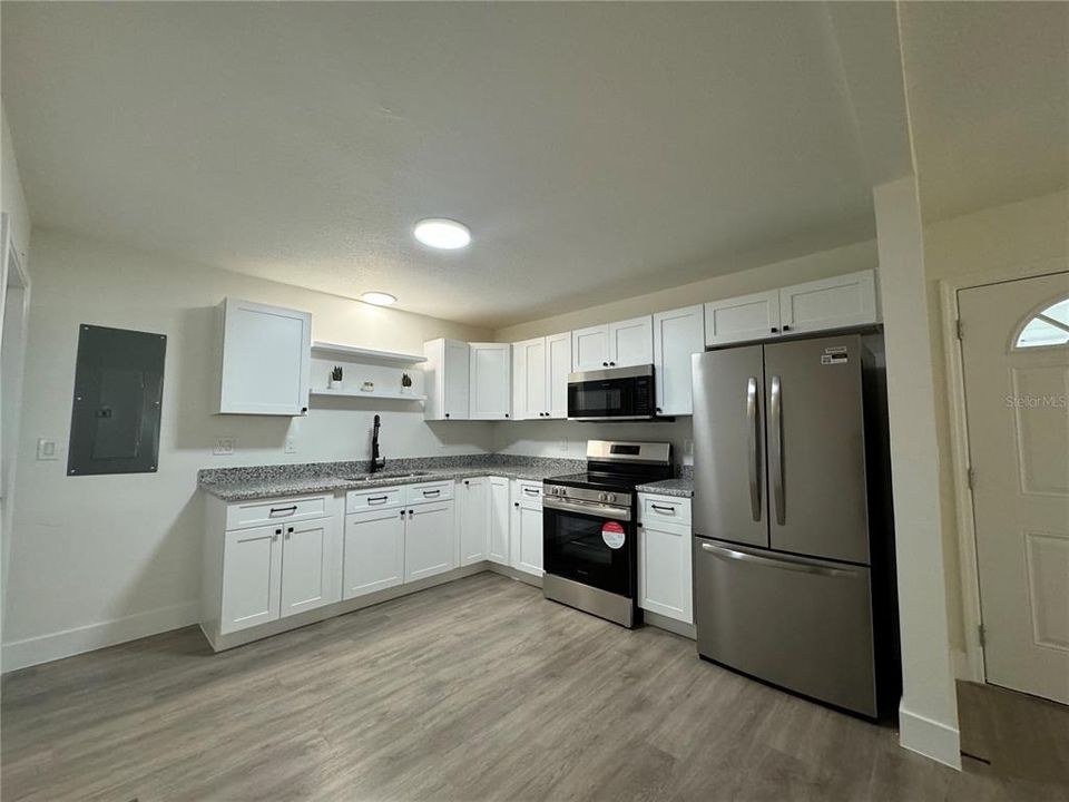 For Sale: $225,000 (2 beds, 2 baths, 1066 Square Feet)