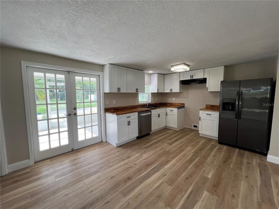 For Rent: $2,100 (3 beds, 2 baths, 1344 Square Feet)