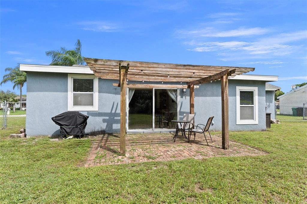 For Sale: $325,000 (3 beds, 2 baths, 1421 Square Feet)