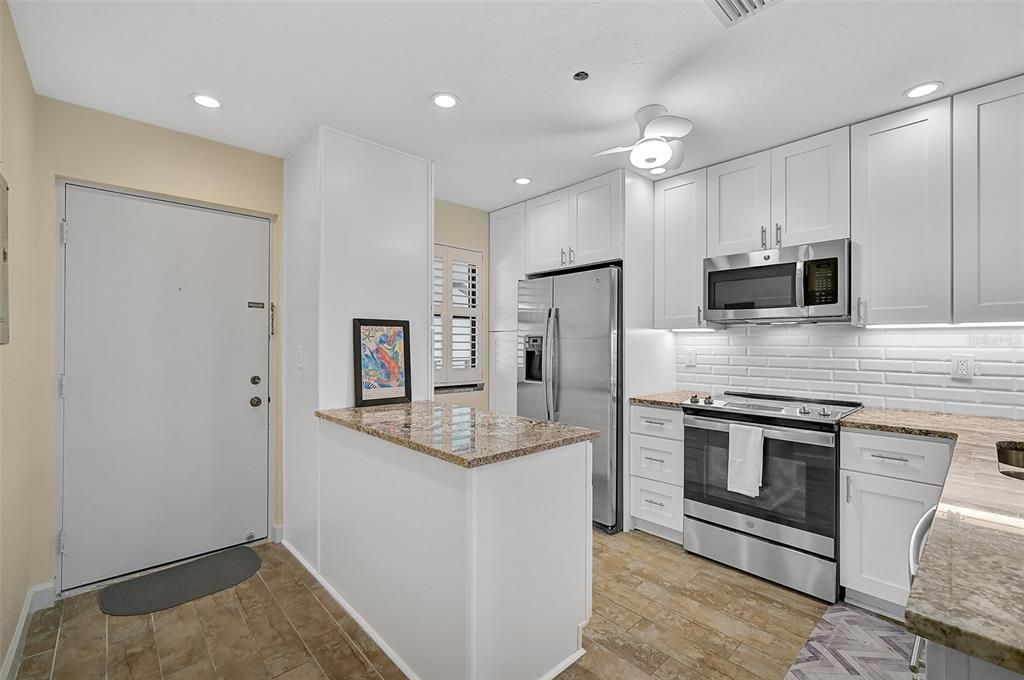 For Sale: $609,900 (2 beds, 2 baths, 1070 Square Feet)