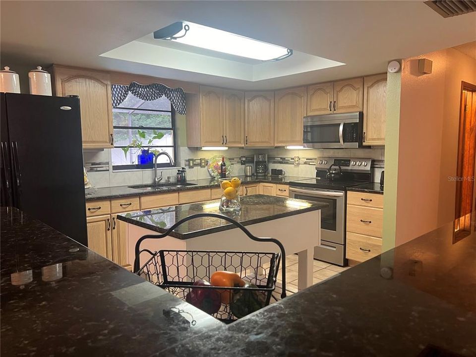 For Sale: $268,500 (2 beds, 2 baths, 1212 Square Feet)