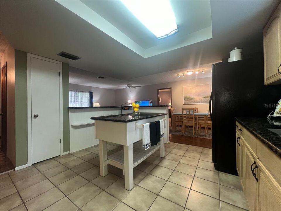 For Sale: $268,500 (2 beds, 2 baths, 1212 Square Feet)