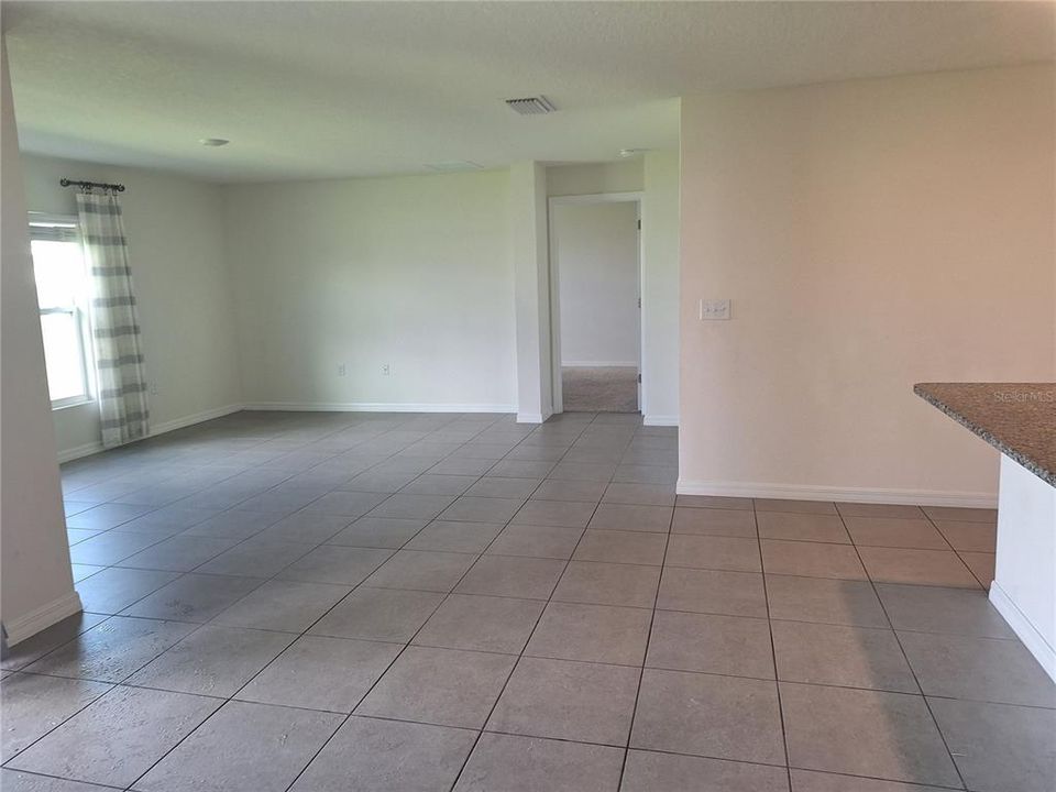 For Rent: $2,750 (4 beds, 2 baths, 1827 Square Feet)