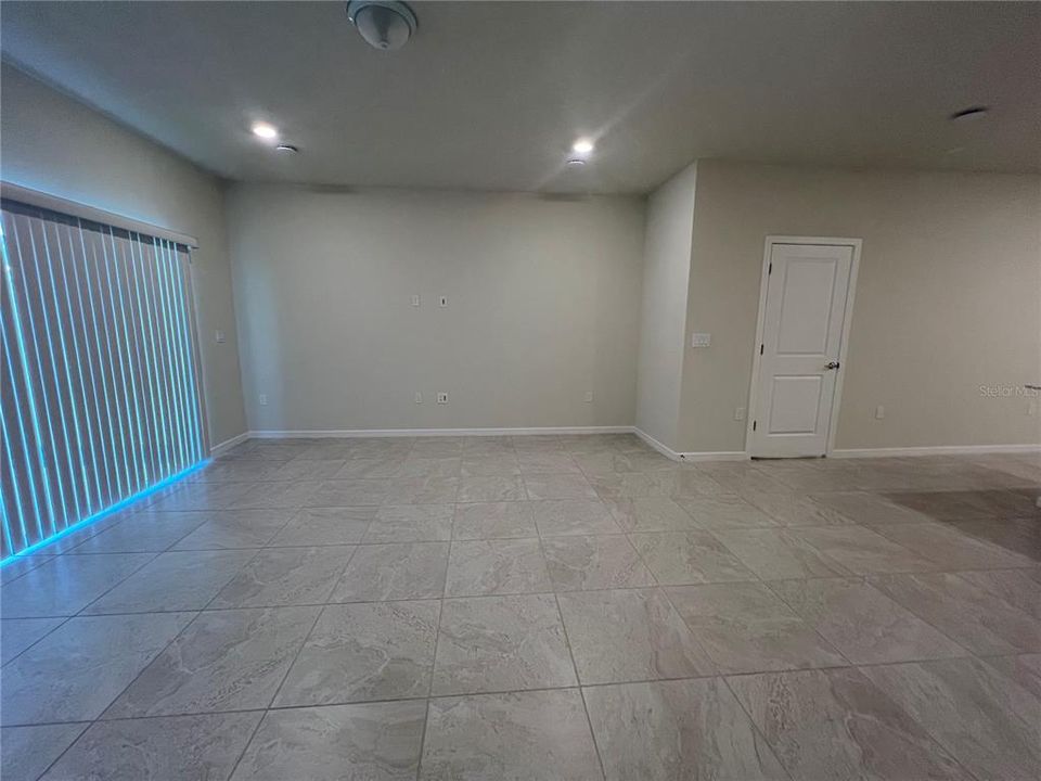 For Rent: $2,190 (3 beds, 2 baths, 1699 Square Feet)