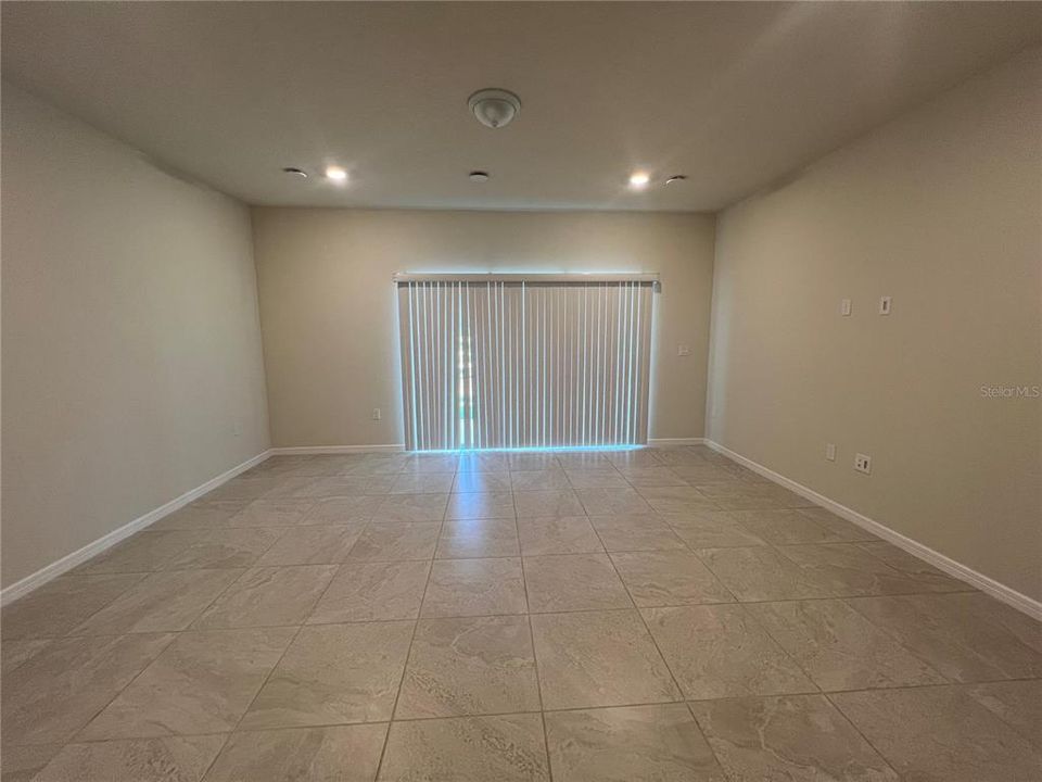 For Rent: $2,190 (3 beds, 2 baths, 1699 Square Feet)