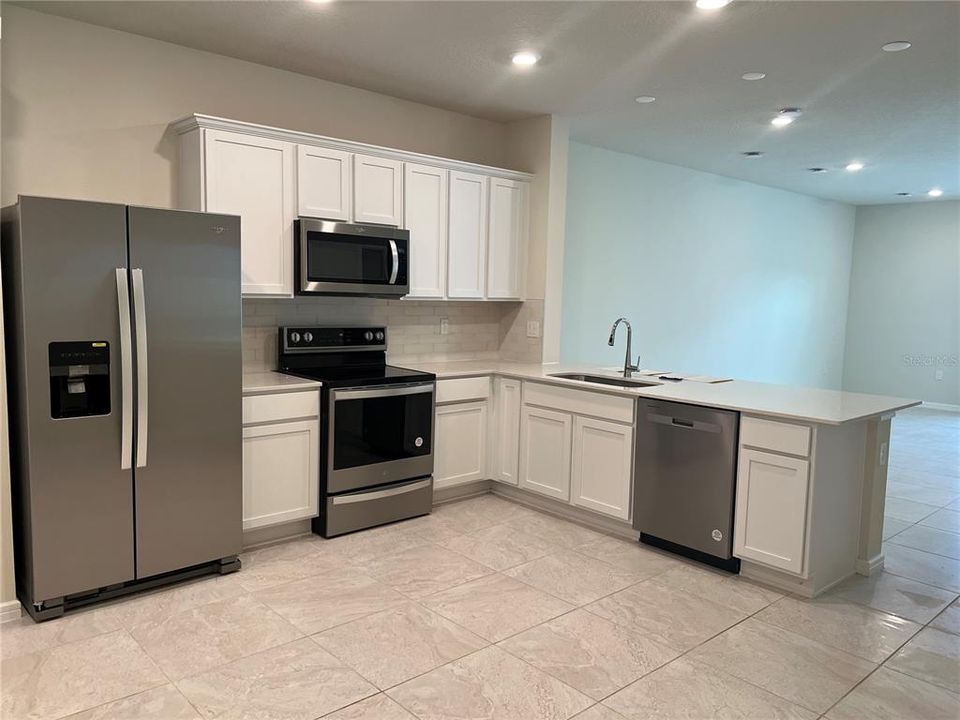 For Rent: $2,190 (3 beds, 2 baths, 1699 Square Feet)