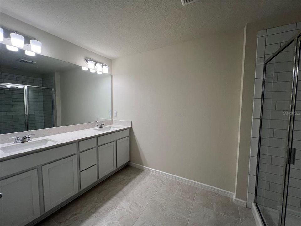 For Rent: $2,190 (3 beds, 2 baths, 1699 Square Feet)