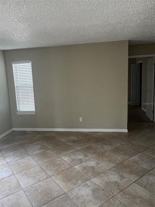 Active With Contract: $164,900 (1 beds, 1 baths, 645 Square Feet)