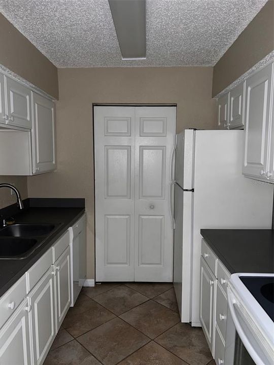 Active With Contract: $164,900 (1 beds, 1 baths, 645 Square Feet)