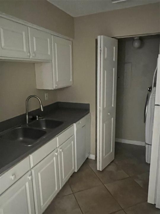 Active With Contract: $164,900 (1 beds, 1 baths, 645 Square Feet)