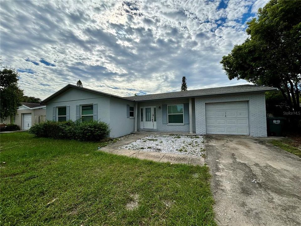 Active With Contract: $275,000 (3 beds, 2 baths, 1156 Square Feet)