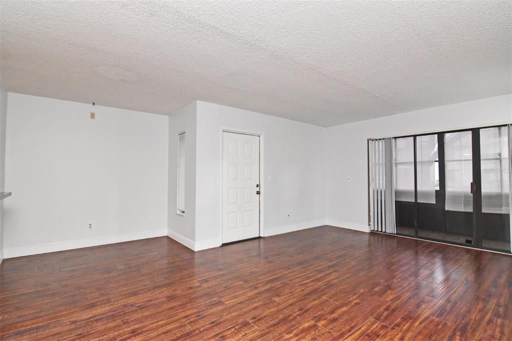 For Sale: $205,000 (2 beds, 2 baths, 1110 Square Feet)