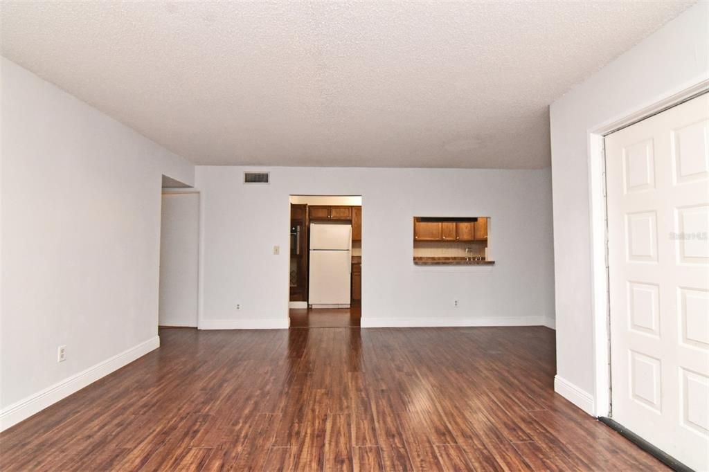 For Sale: $205,000 (2 beds, 2 baths, 1110 Square Feet)