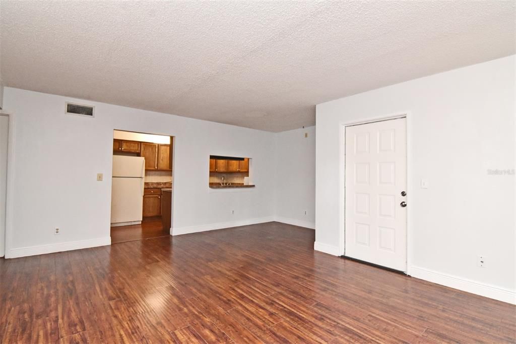 For Sale: $205,000 (2 beds, 2 baths, 1110 Square Feet)