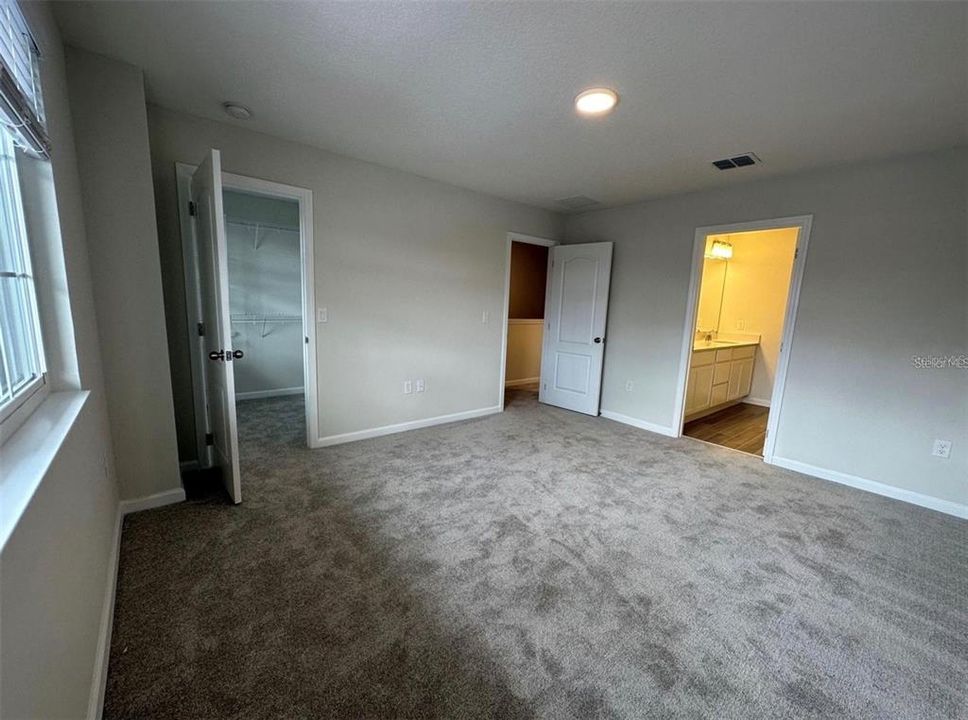 For Rent: $2,500 (3 beds, 2 baths, 1379 Square Feet)