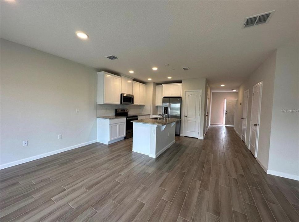 For Rent: $2,500 (3 beds, 2 baths, 1379 Square Feet)