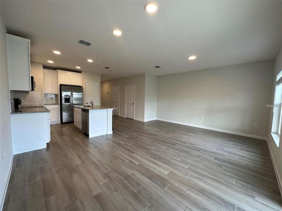 For Rent: $2,500 (3 beds, 2 baths, 1379 Square Feet)