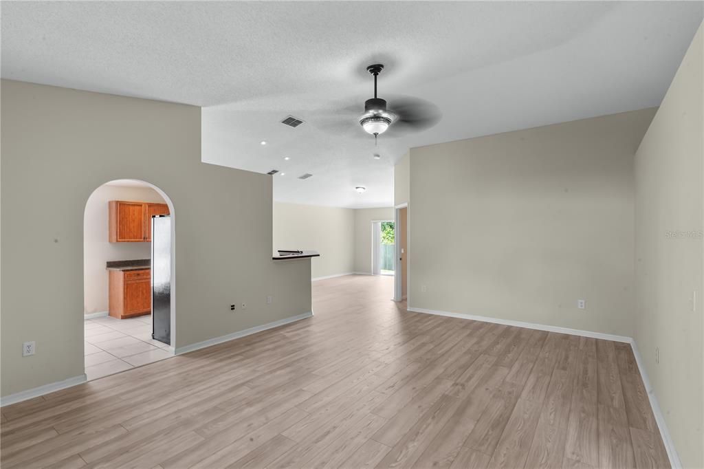 For Sale: $339,900 (3 beds, 2 baths, 1464 Square Feet)