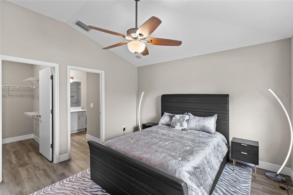 For Sale: $329,900 (2 beds, 2 baths, 1285 Square Feet)