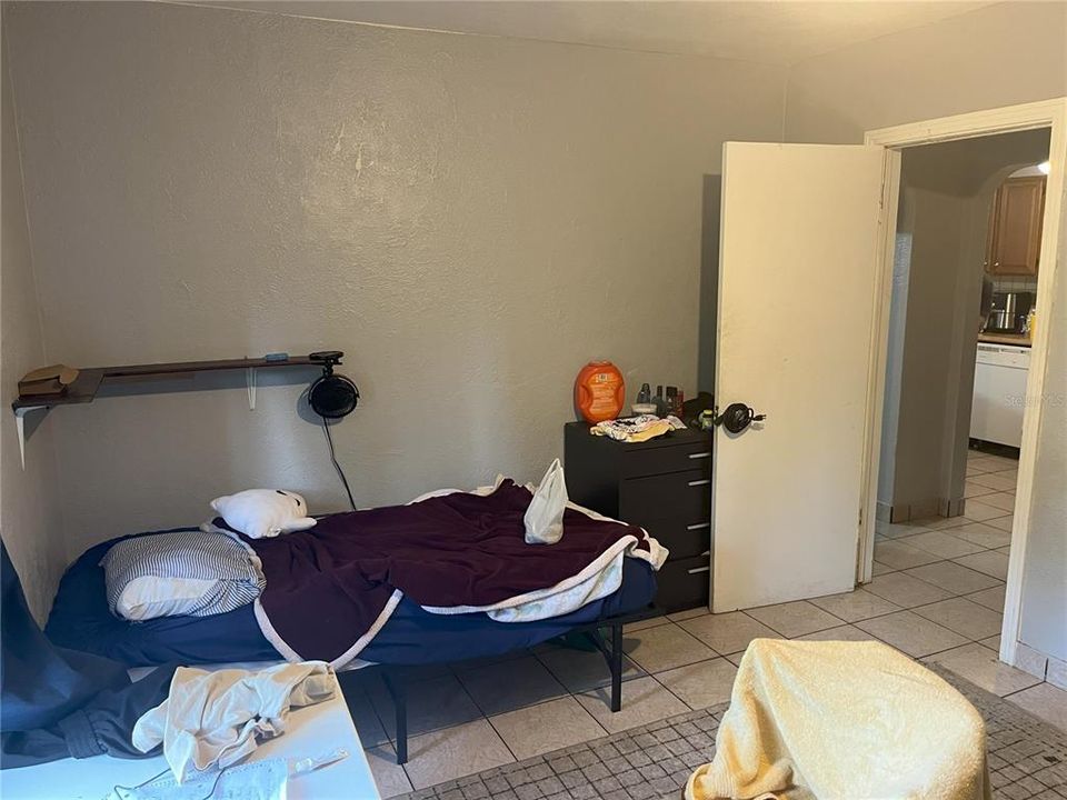 For Sale: $330,000 (3 beds, 2 baths, 1079 Square Feet)