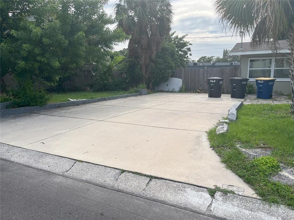 For Sale: $330,000 (3 beds, 2 baths, 1079 Square Feet)