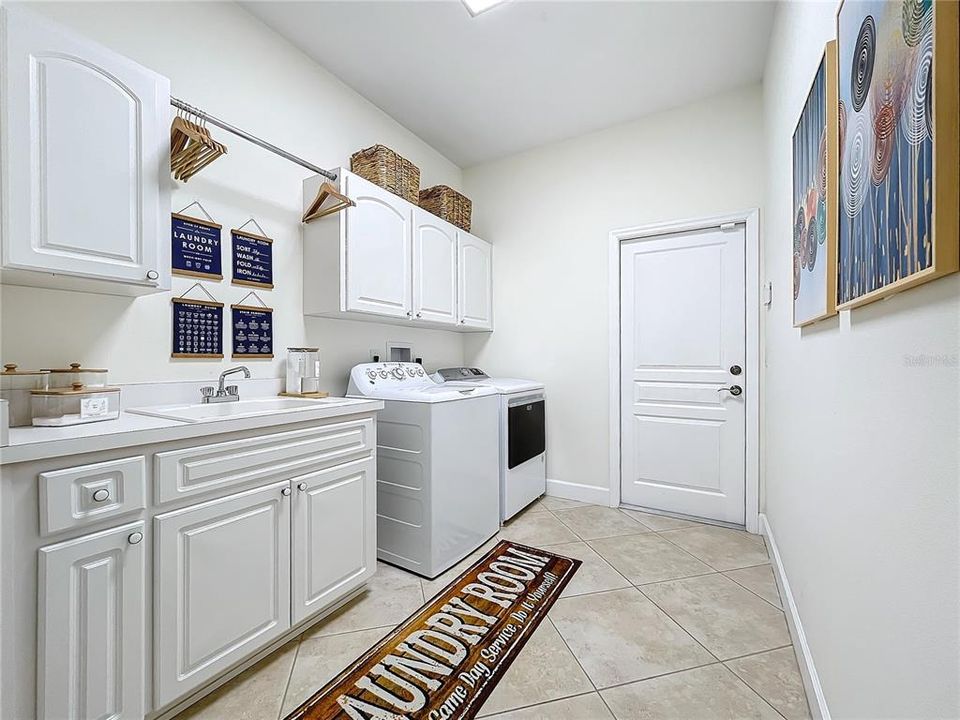 Laundry room, extra storage and wash basin