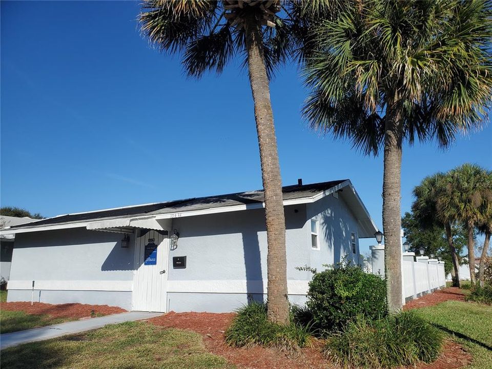 Active With Contract: $194,000 (2 beds, 2 baths, 1090 Square Feet)