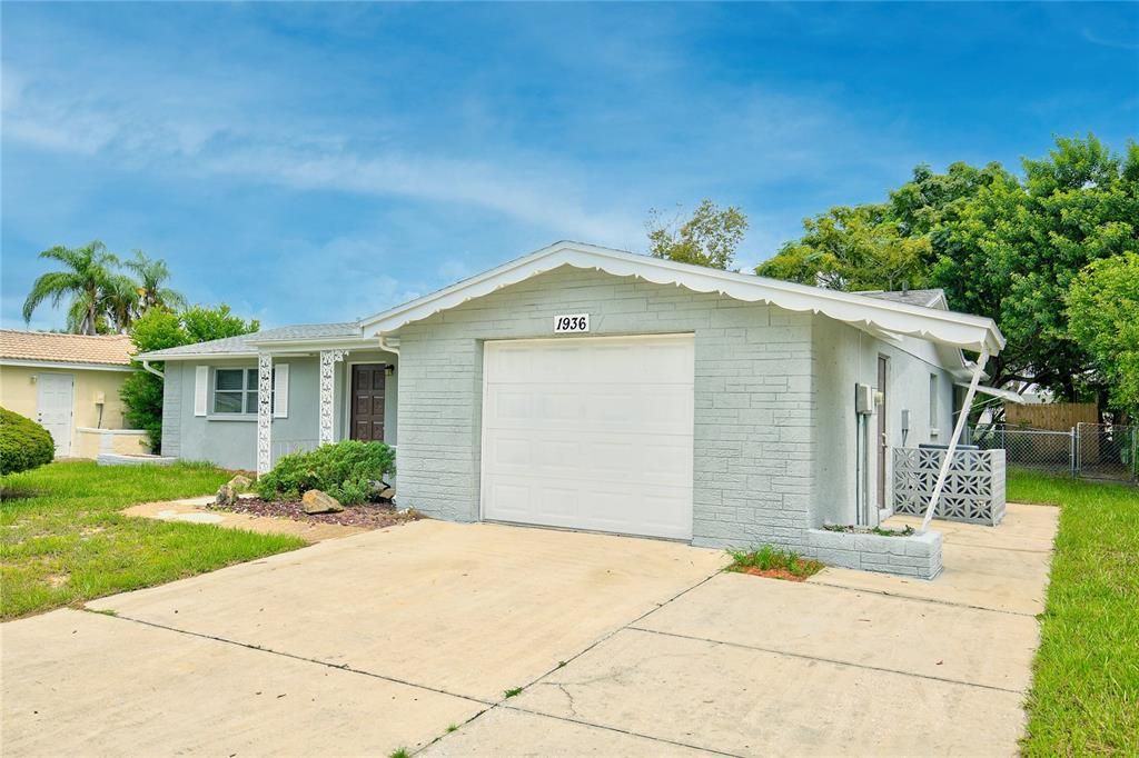 For Sale: $255,000 (3 beds, 2 baths, 1298 Square Feet)