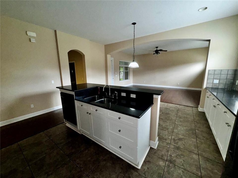 For Rent: $3,495 (4 beds, 3 baths, 2805 Square Feet)