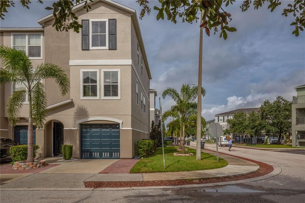 For Sale: $425,000 (3 beds, 2 baths, 1700 Square Feet)