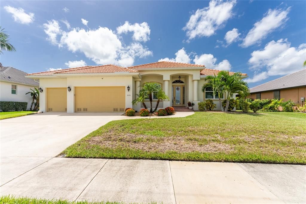 For Sale: $715,000 (3 beds, 2 baths, 2236 Square Feet)